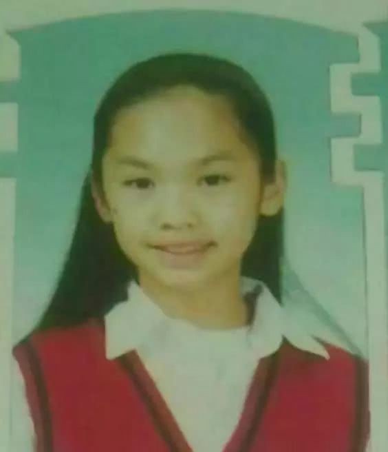 'Giáo chủ khả ái' Dương Thừa Lâm: Cấp 3 phải bỏ học để trả nợ cho bố, trải qua 3 mối tình thất bại, cuối cùng cũng có cái kết viên mãn bên cạnh Lý Vinh Hạo - 1 'Giáo chủ khả ái' Dương Thừa Lâm: Cấp 3 phải bỏ học để trả nợ cho bố, trải qua 3 mối tình thất bại, cuối cùng cũng có cái kết viên mãn bên cạnh Lý Vinh Hạo - 1