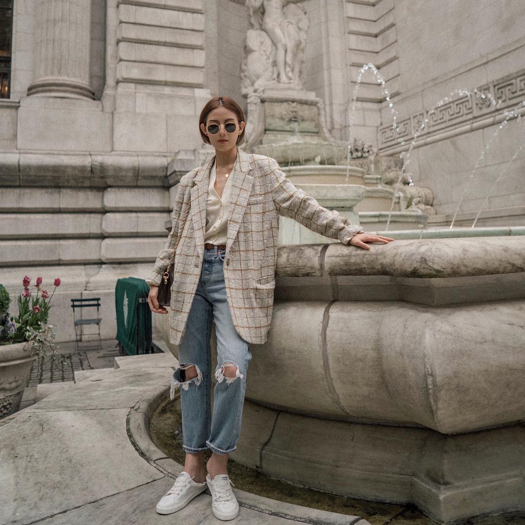 Cứ cho là giày sneakers mix kiểu gì cũng ổn đi, nhưng bạn sao có thể làm ngơ trước 4 cách diện đẹp mê này - 8 Cứ cho là giày sneakers mix kiểu gì cũng ổn đi, nhưng bạn sao có thể làm ngơ trước 4 cách diện đẹp mê này - 8