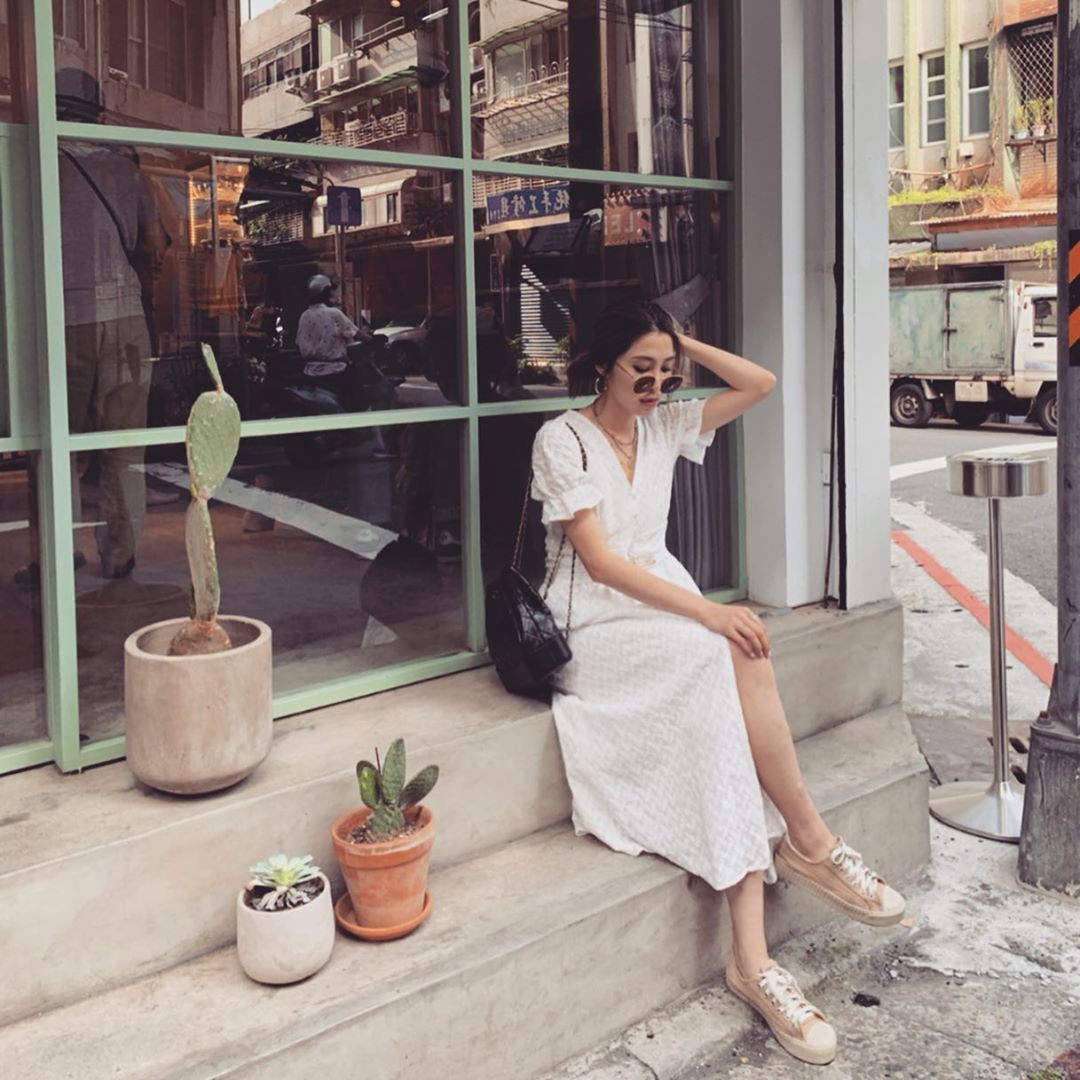 Cứ cho là giày sneakers mix kiểu gì cũng ổn đi, nhưng bạn sao có thể làm ngơ trước 4 cách diện đẹp mê này - 6 Cứ cho là giày sneakers mix kiểu gì cũng ổn đi, nhưng bạn sao có thể làm ngơ trước 4 cách diện đẹp mê này - 6