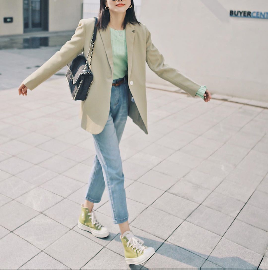 Cứ cho là giày sneakers mix kiểu gì cũng ổn đi, nhưng bạn sao có thể làm ngơ trước 4 cách diện đẹp mê này - 11 Cứ cho là giày sneakers mix kiểu gì cũng ổn đi, nhưng bạn sao có thể làm ngơ trước 4 cách diện đẹp mê này - 11