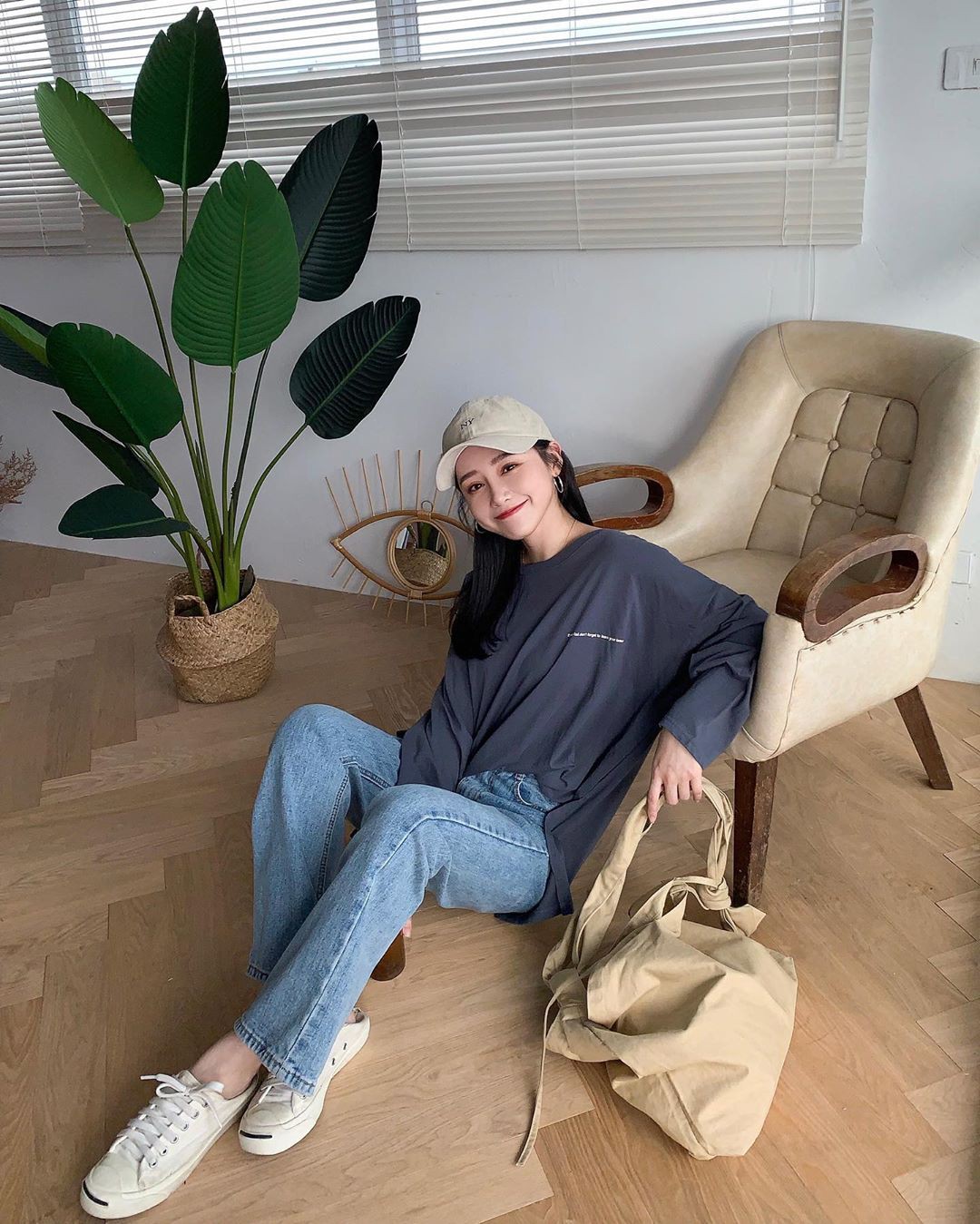 Cứ cho là giày sneakers mix kiểu gì cũng ổn đi, nhưng bạn sao có thể làm ngơ trước 4 cách diện đẹp mê này - 3 Cứ cho là giày sneakers mix kiểu gì cũng ổn đi, nhưng bạn sao có thể làm ngơ trước 4 cách diện đẹp mê này - 3