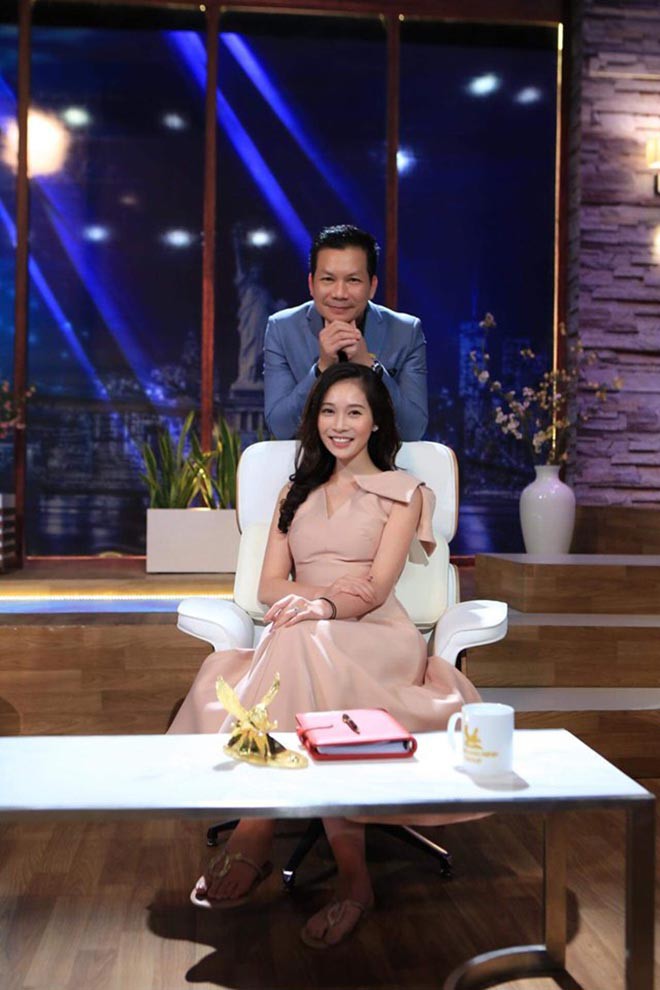Chân dung vợ xinh đẹp của Shark Hưng: Là á hậu, kém 16 tuổi, giỏi nhiều ngoại ngữ - 4 Chân dung vợ xinh đẹp của Shark Hưng: Là á hậu, kém 16 tuổi, giỏi nhiều ngoại ngữ - 4