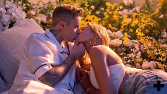 Vừa qua 'hôn lễ thế kỷ', Justin Bieber và vợ đã tung ngay bộ ảnh 'nóng' đến ngộp thở - 4 Vừa qua 'hôn lễ thế kỷ', Justin Bieber và vợ đã tung ngay bộ ảnh 'nóng' đến ngộp thở - 4