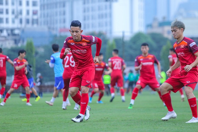 Cận cảnh buổi tập nghiêm túc song thoải mái của đội tuyển bóng đá Việt Nam - 14 Cận cảnh buổi tập nghiêm túc song thoải mái của đội tuyển bóng đá Việt Nam - 14