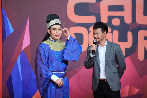 Lê Dương Bảo Lâm không ngại hôn 'bạn trai', một lần nữa giành cúp 'Ơn giời' Lê Dương Bảo Lâm không ngại hôn 'bạn trai', một lần nữa giành cúp 'Ơn giời'