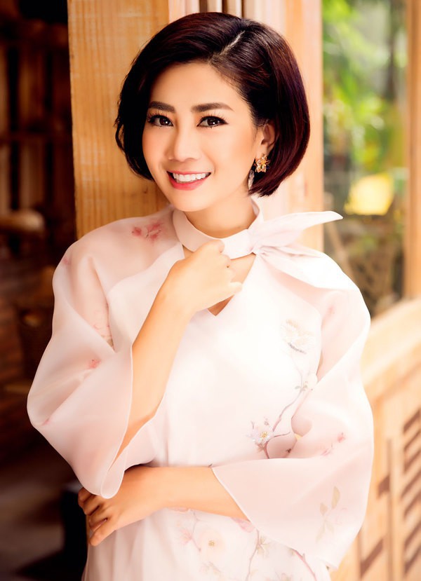 Những mẹ đơn thân đình đám Vbiz: Người đau đớn vì ung thư, kẻ vướng tin đồn cặp kè trai trẻ - 1 Những mẹ đơn thân đình đám Vbiz: Người đau đớn vì ung thư, kẻ vướng tin đồn cặp kè trai trẻ - 1