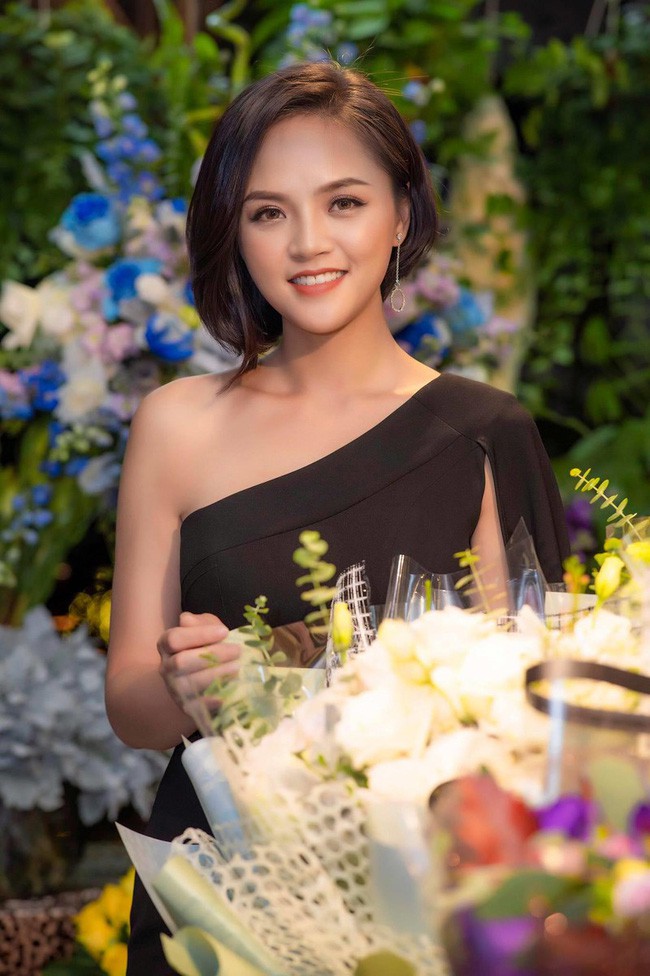 Những mẹ đơn thân đình đám Vbiz: Người đau đớn vì ung thư, kẻ vướng tin đồn cặp kè trai trẻ - 10 Những mẹ đơn thân đình đám Vbiz: Người đau đớn vì ung thư, kẻ vướng tin đồn cặp kè trai trẻ - 10