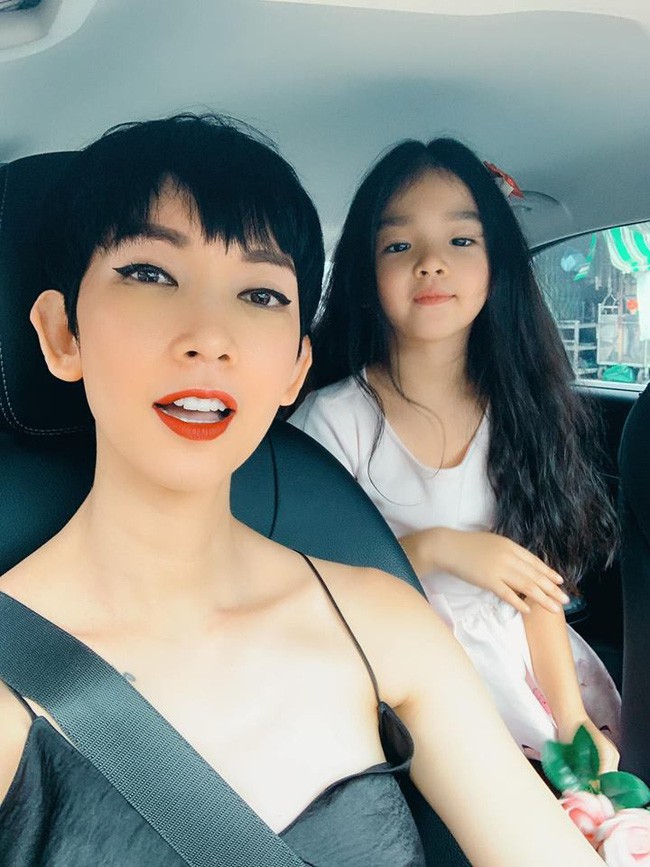 Những mẹ đơn thân đình đám Vbiz: Người đau đớn vì ung thư, kẻ vướng tin đồn cặp kè trai trẻ - 13 Những mẹ đơn thân đình đám Vbiz: Người đau đớn vì ung thư, kẻ vướng tin đồn cặp kè trai trẻ - 13