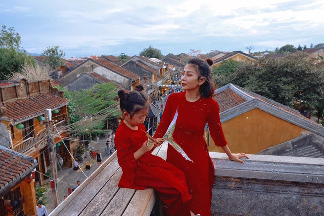 Những mẹ đơn thân đình đám Vbiz: Người đau đớn vì ung thư, kẻ vướng tin đồn cặp kè trai trẻ - 3 Những mẹ đơn thân đình đám Vbiz: Người đau đớn vì ung thư, kẻ vướng tin đồn cặp kè trai trẻ - 3