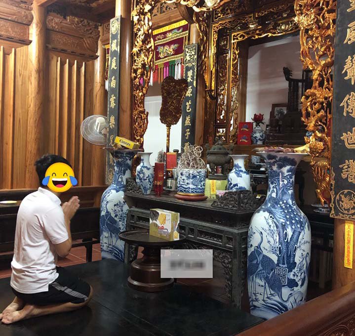 Thấy vợ đến giờ cơm vẫn đi chơi chưa về, chồng trưởng họ bực bội vào bếp lấy dao khiến mọi người sợ 'mất vía' nhưng lại để làm hành động dễ thương này - 1 Thấy vợ đến giờ cơm vẫn đi chơi chưa về, chồng trưởng họ bực bội vào bếp lấy dao khiến mọi người sợ 'mất vía' nhưng lại để làm hành động dễ thương này - 1