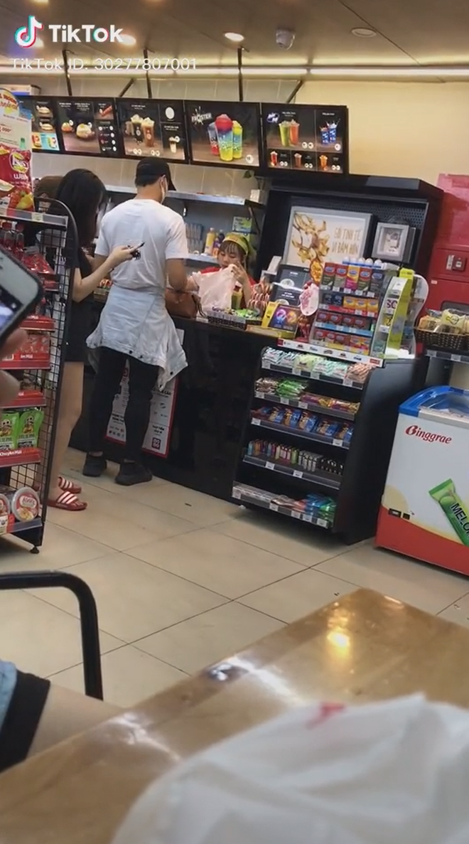 Lộ bằng chứng Dũng thủ môn đã có tình mới, một bầu trời nhan sắc khiến ai cũng phải 'dè chừng'? Lộ bằng chứng Dũng thủ môn đã có tình mới, một bầu trời nhan sắc khiến ai cũng phải 'dè chừng'?