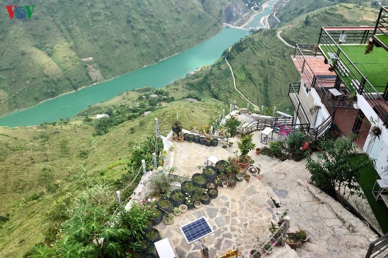 Du khách vẫn thích thú 'check in' ở Mã Pì Lèng Panorama - 6 Du khách vẫn thích thú 'check in' ở Mã Pì Lèng Panorama - 6