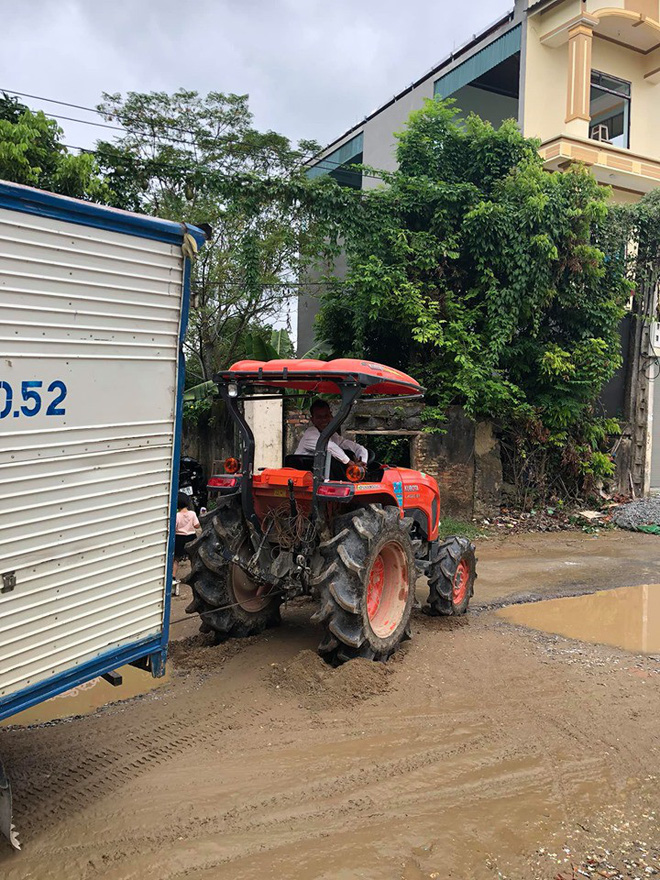 Vụ tai nạn 'dở khóc dở cười' của xe tải ngay trước rạp cưới khiến gia đình bối rối tìm cách giải quyết - 4 Vụ tai nạn 'dở khóc dở cười' của xe tải ngay trước rạp cưới khiến gia đình bối rối tìm cách giải quyết - 4