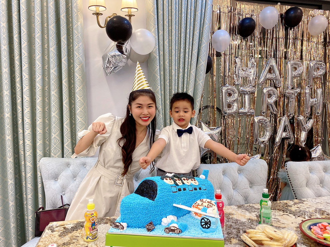 Vừa dọn tới biệt thự mới, cậu út nhà Đăng Khôi - Thủy Anh đã được bố mẹ tặng quà bất ngờ - 6 Vừa dọn tới biệt thự mới, cậu út nhà Đăng Khôi - Thủy Anh đã được bố mẹ tặng quà bất ngờ - 6