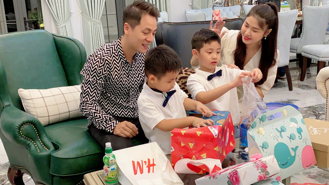 Vừa dọn tới biệt thự mới, cậu út nhà Đăng Khôi - Thủy Anh đã được bố mẹ tặng quà bất ngờ - 3 Vừa dọn tới biệt thự mới, cậu út nhà Đăng Khôi - Thủy Anh đã được bố mẹ tặng quà bất ngờ - 3