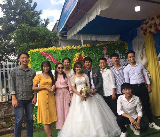 Thầy dạy Sinh và cô dạy Toán đám cưới, học sinh làm thiệp mời cực độc, chỉ ai siêu giỏi mới có thể hiểu được - 1 Thầy dạy Sinh và cô dạy Toán đám cưới, học sinh làm thiệp mời cực độc, chỉ ai siêu giỏi mới có thể hiểu được - 1