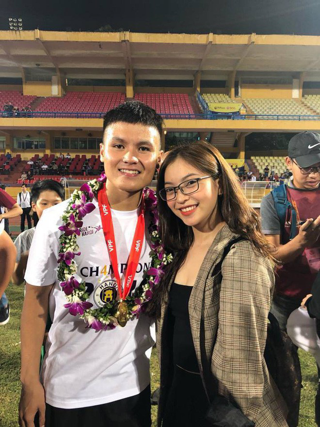 Hội cầu thủ 'quốc dân' đích thị là điển hình của con trai đào hoa: Tình cũ chưa kịp công khai chia tay đã bị soi cặp kè tình mới! - 2 Hội cầu thủ 'quốc dân' đích thị là điển hình của con trai đào hoa: Tình cũ chưa kịp công khai chia tay đã bị soi cặp kè tình mới! - 2