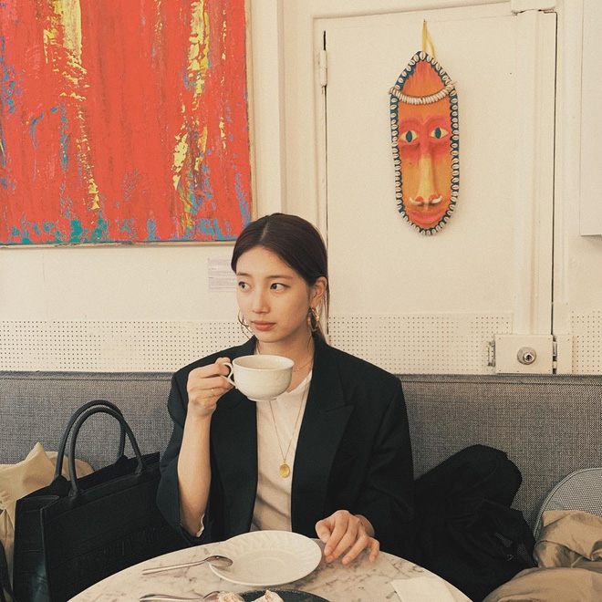 Cần gì giảm cân, Suzy vẫn xinh quá đỗi nhờ khéo lên đồ đơn giản mà nịnh mắt, để nhiều kiểu tóc cực sang - 1 Cần gì giảm cân, Suzy vẫn xinh quá đỗi nhờ khéo lên đồ đơn giản mà nịnh mắt, để nhiều kiểu tóc cực sang - 1