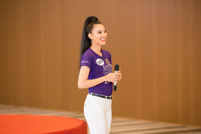 Võ Hoàng Yến - Vũ Thu Phương mắng thí sinh Hoa hậu Hoàn vũ té tát: 'Các em đi thi Hoa hậu hay đi đâu thế' - 7 Võ Hoàng Yến - Vũ Thu Phương mắng thí sinh Hoa hậu Hoàn vũ té tát: 'Các em đi thi Hoa hậu hay đi đâu thế' - 7