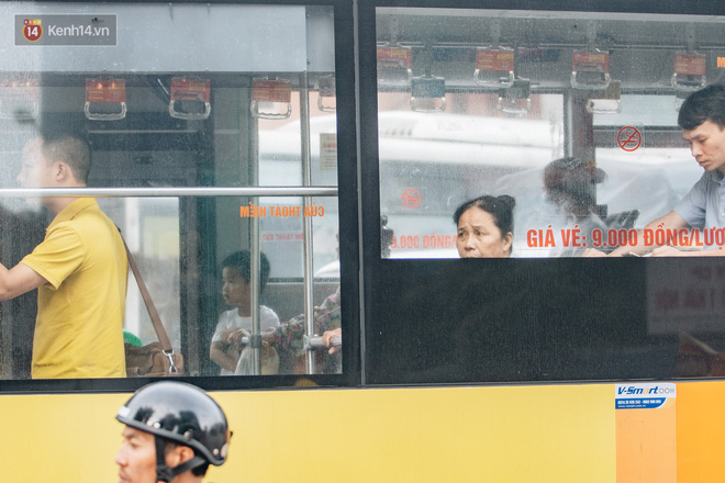 Ảnh, clip: Rào chắn nửa đường Kim Mã để thi công metro Nhổn - ga Hà Nội, giao thông hỗn loạn - 10 Ảnh, clip: Rào chắn nửa đường Kim Mã để thi công metro Nhổn - ga Hà Nội, giao thông hỗn loạn - 10