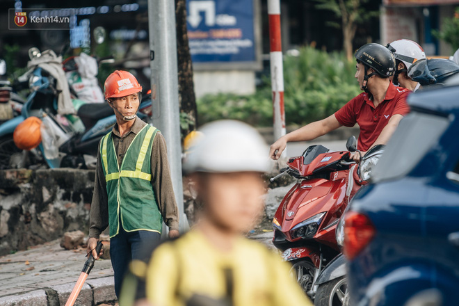Ảnh, clip: Rào chắn nửa đường Kim Mã để thi công metro Nhổn - ga Hà Nội, giao thông hỗn loạn - 5 Ảnh, clip: Rào chắn nửa đường Kim Mã để thi công metro Nhổn - ga Hà Nội, giao thông hỗn loạn - 5