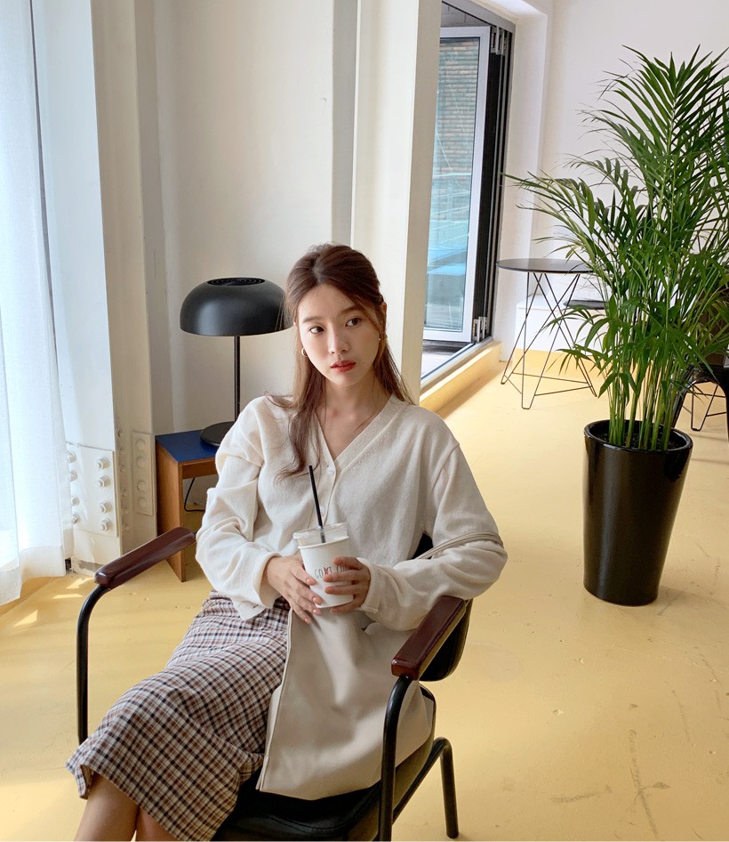 Cardigan thì có muôn kiểu nhưng đây mới là dáng áo đang hot nhất, diện lên sành điệu và hack được cả chục phân chiều cao - 13 Cardigan thì có muôn kiểu nhưng đây mới là dáng áo đang hot nhất, diện lên sành điệu và hack được cả chục phân chiều cao - 13