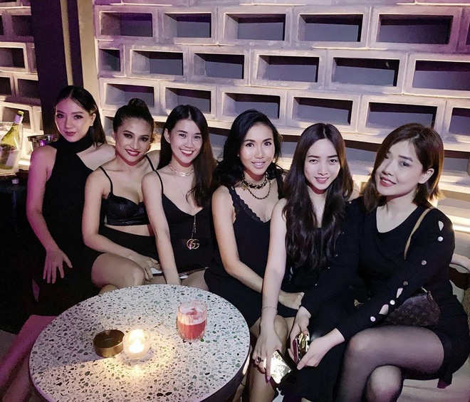 Đẳng cấp hot girl khi hẹn nhau 'xập xình': Lúc đi hết mình, lúc về có cả rổ ảnh thần thái ngút ngàn - 5 Đẳng cấp hot girl khi hẹn nhau 'xập xình': Lúc đi hết mình, lúc về có cả rổ ảnh thần thái ngút ngàn - 5