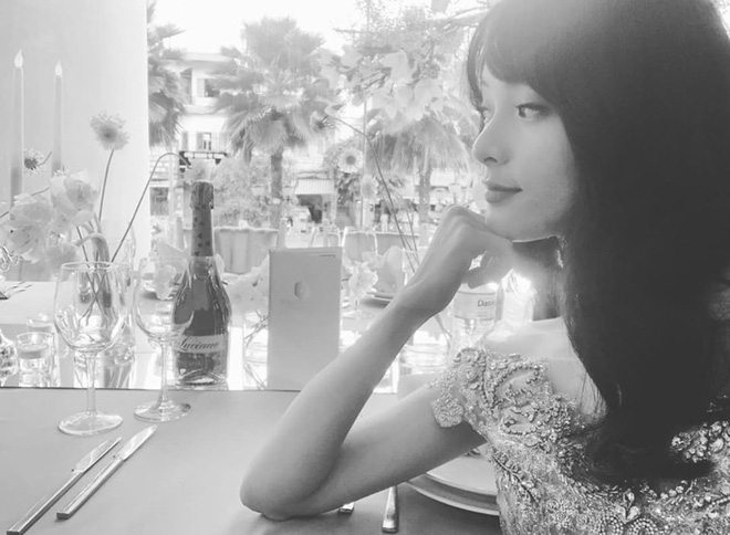 Mỹ nữ 'vạn người mê' Hạ Vi để lộ nhan sắc gầy gò khiến nhiều người xót xa - 2 Mỹ nữ 'vạn người mê' Hạ Vi để lộ nhan sắc gầy gò khiến nhiều người xót xa - 2