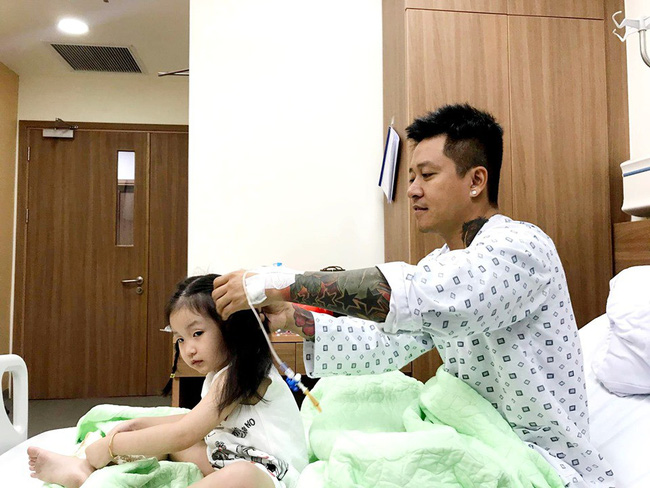 Sau khi phải nhập viện vì hở van tim, Tuấn Hưng lại khiến người hâm mộ lo lắng khi tiết lộ sức khỏe kém hơn trước - 1 Sau khi phải nhập viện vì hở van tim, Tuấn Hưng lại khiến người hâm mộ lo lắng khi tiết lộ sức khỏe kém hơn trước - 1