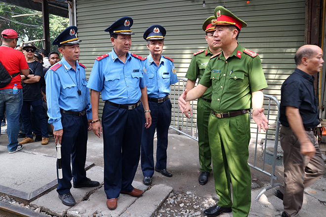 Người dân đóng cửa, phố cà phê đường sắt vắng hoe - 5 Người dân đóng cửa, phố cà phê đường sắt vắng hoe - 5