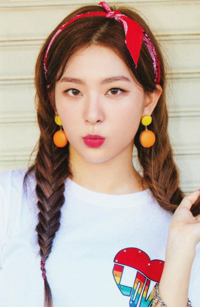 Đến phục tài 'tái chế' của idol Hàn: chỉ một chiếc khăn lụa mà diện được tới 5 cách khác nhau, cách nào cũng đẹp hút mắt - 2 Đến phục tài 'tái chế' của idol Hàn: chỉ một chiếc khăn lụa mà diện được tới 5 cách khác nhau, cách nào cũng đẹp hút mắt - 2