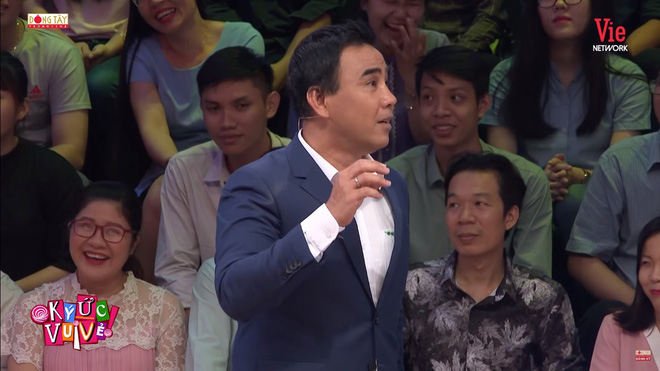 Quyền Linh bất ngờ thay thế Tự Long, MC Lại Văn Sâm: 'Chỉ có Quyền Linh mới xứng đáng ngồi ở đây' - 1 Quyền Linh bất ngờ thay thế Tự Long, MC Lại Văn Sâm: 'Chỉ có Quyền Linh mới xứng đáng ngồi ở đây' - 1