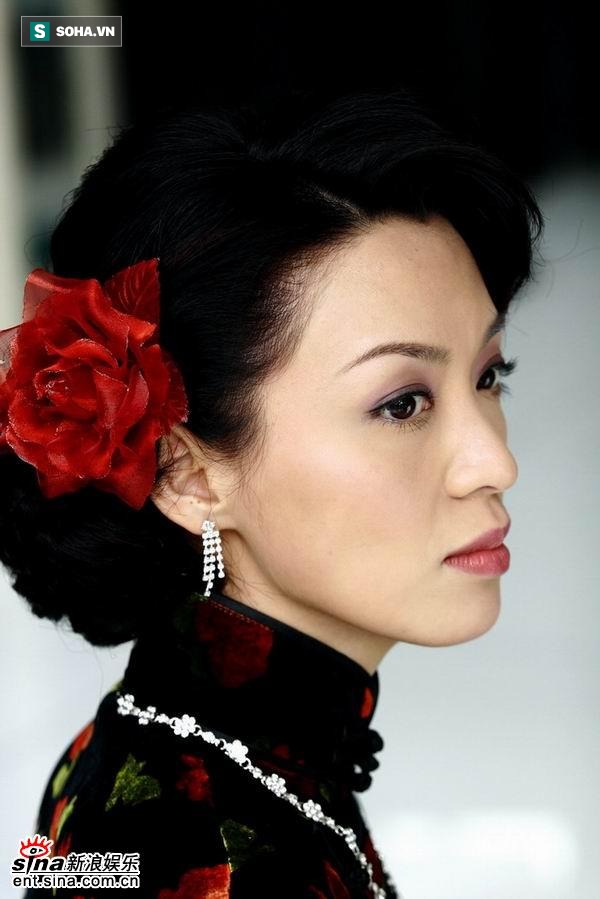 Nụ cười phản cảm của Trương Bá Chi ở đám tang người chị em thân thiết Mai Diễm Phương và sự phẫn nộ của người hâm mộ - 2 Nụ cười phản cảm của Trương Bá Chi ở đám tang người chị em thân thiết Mai Diễm Phương và sự phẫn nộ của người hâm mộ - 2