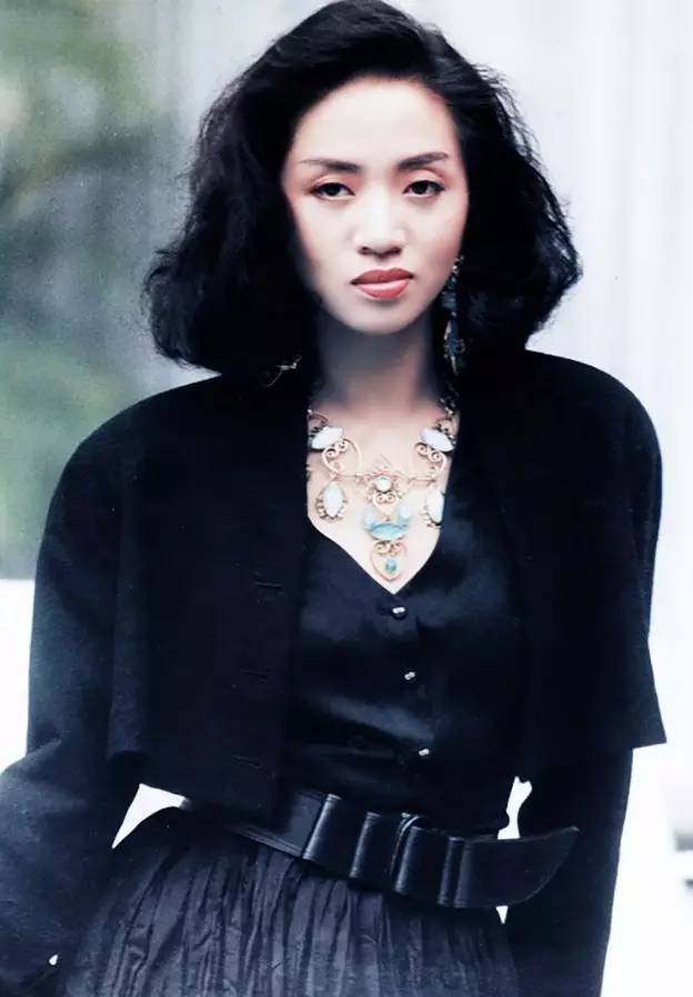 Nụ cười phản cảm của Trương Bá Chi ở đám tang người chị em thân thiết Mai Diễm Phương và sự phẫn nộ của người hâm mộ Nụ cười phản cảm của Trương Bá Chi ở đám tang người chị em thân thiết Mai Diễm Phương và sự phẫn nộ của người hâm mộ