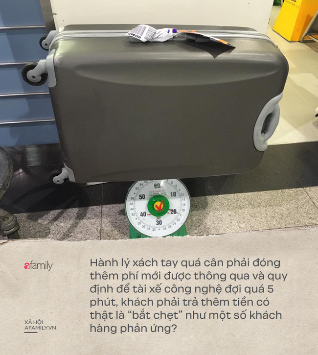 Cân lại hành lý trước khi ra tàu bay, đợi quá 5 phút tính phí: 'Bắt chẹt' khách hàng hay chuyện cứ làm đúng thì ngại gì quy định? Cân lại hành lý trước khi ra tàu bay, đợi quá 5 phút tính phí: 'Bắt chẹt' khách hàng hay chuyện cứ làm đúng thì ngại gì quy định?
