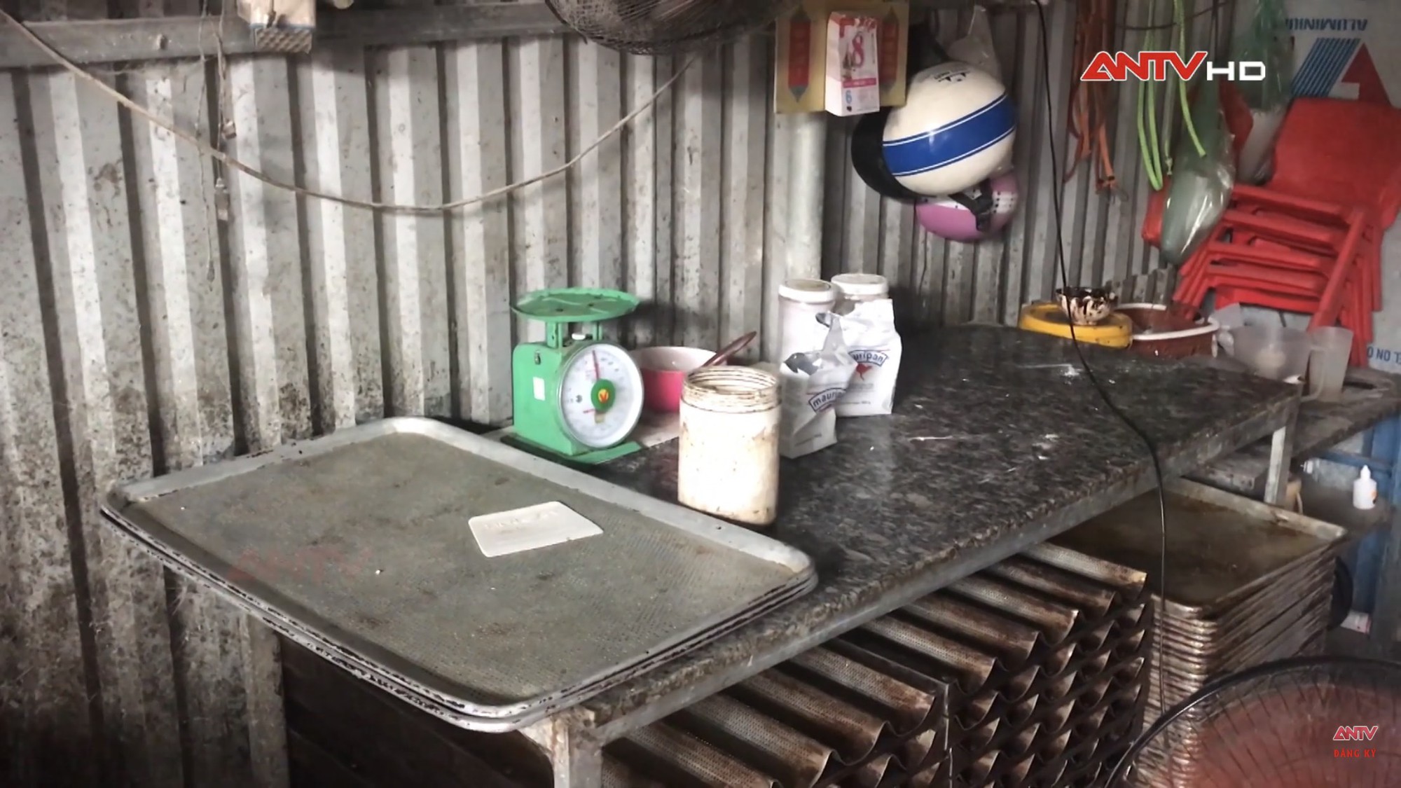 Chuyên gia rùng mình với loại bánh mì nóng giòn được tẩm 'hóa chất lạ' để nở to, chín nhanh hơn: Ăn nhiều cẩn thận biến đổi gen, mắc ung thư - 5 Chuyên gia rùng mình với loại bánh mì nóng giòn được tẩm 'hóa chất lạ' để nở to, chín nhanh hơn: Ăn nhiều cẩn thận biến đổi gen, mắc ung thư - 5