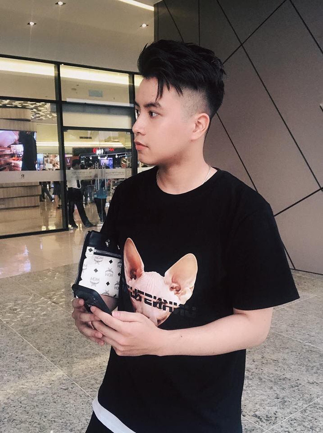 Anh chàng chụp ké trên sân Mỹ Đình bỗng nổi tiếng trên MXH nhờ vẻ ngoài điển trai - 6 Anh chàng chụp ké trên sân Mỹ Đình bỗng nổi tiếng trên MXH nhờ vẻ ngoài điển trai - 6