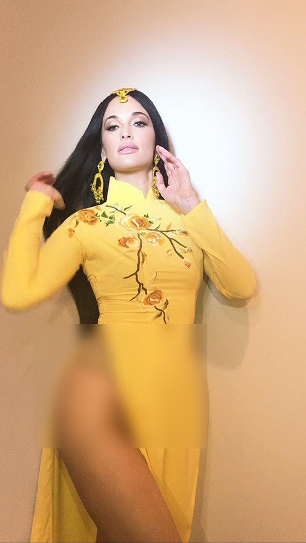 Sau Ngô Thanh Vân đến lượt Phạm Hương phản ứng thế này trước việc mặc áo dài nhưng không mặc quần của nữ ca sĩ Mỹ - 2 Sau Ngô Thanh Vân đến lượt Phạm Hương phản ứng thế này trước việc mặc áo dài nhưng không mặc quần của nữ ca sĩ Mỹ - 2