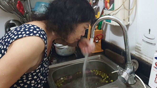 Vụ nước sạch có mùi lạ:'Nếu nước dùng dư lượng clo quá mức, người dân có thể phải đối mặt với nguy cơ khó thở, tràn dịch màng phổi' Vụ nước sạch có mùi lạ:'Nếu nước dùng dư lượng clo quá mức, người dân có thể phải đối mặt với nguy cơ khó thở, tràn dịch màng phổi'