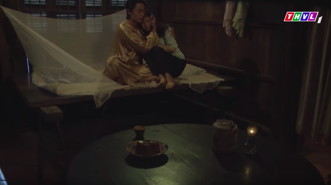 Tiếng sét trong mưa: Ngủ với em gái ruột xong, con trai Thị Bình đòi lấy cô làm vợ mà ai nấy đều rùng mình - 4 Tiếng sét trong mưa: Ngủ với em gái ruột xong, con trai Thị Bình đòi lấy cô làm vợ mà ai nấy đều rùng mình - 4