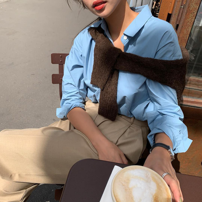Học gái Hàn chiêu diện áo sweater 'lấy lệ' sang chảnh hết mức, trời chưa lạnh hẳn vẫn áp dụng được ngon ơ - 14 Học gái Hàn chiêu diện áo sweater 'lấy lệ' sang chảnh hết mức, trời chưa lạnh hẳn vẫn áp dụng được ngon ơ - 14