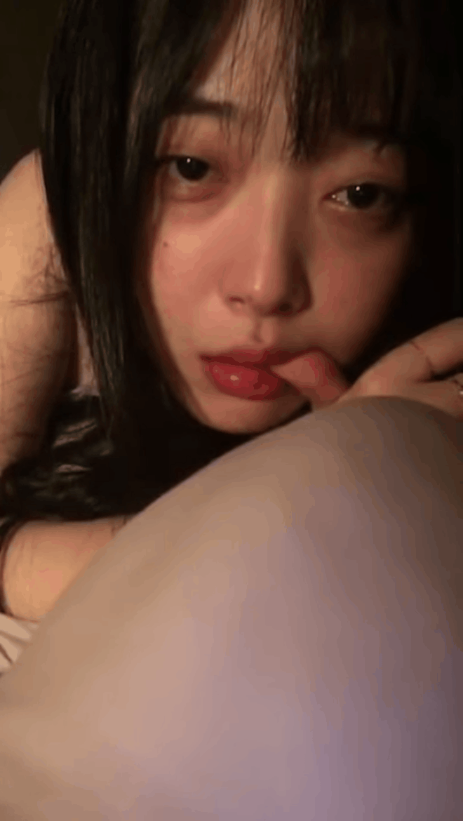 Trước khi có tin tự tử, Sulli đã có loạt biểu hiện khiến ai cũng nghĩ cô đang gặp vấn đề tâm lý nặng nề - 4 Trước khi có tin tự tử, Sulli đã có loạt biểu hiện khiến ai cũng nghĩ cô đang gặp vấn đề tâm lý nặng nề - 4