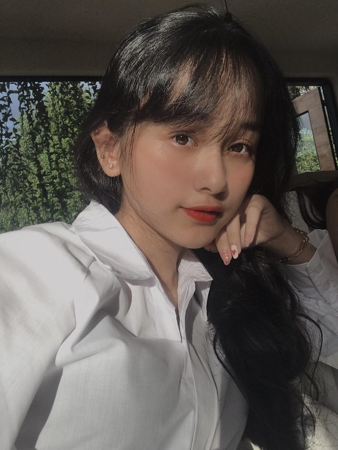 Nữ sinh Tôn Đức Thắng với vẻ ngoài trong sáng, ngọt ngào và có thể làm luỵ tim bất cứ chàng trai nào - 9 Nữ sinh Tôn Đức Thắng với vẻ ngoài trong sáng, ngọt ngào và có thể làm luỵ tim bất cứ chàng trai nào - 9