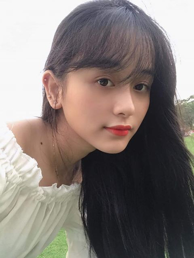 Nữ sinh Tôn Đức Thắng với vẻ ngoài trong sáng, ngọt ngào và có thể làm luỵ tim bất cứ chàng trai nào - 2 Nữ sinh Tôn Đức Thắng với vẻ ngoài trong sáng, ngọt ngào và có thể làm luỵ tim bất cứ chàng trai nào - 2