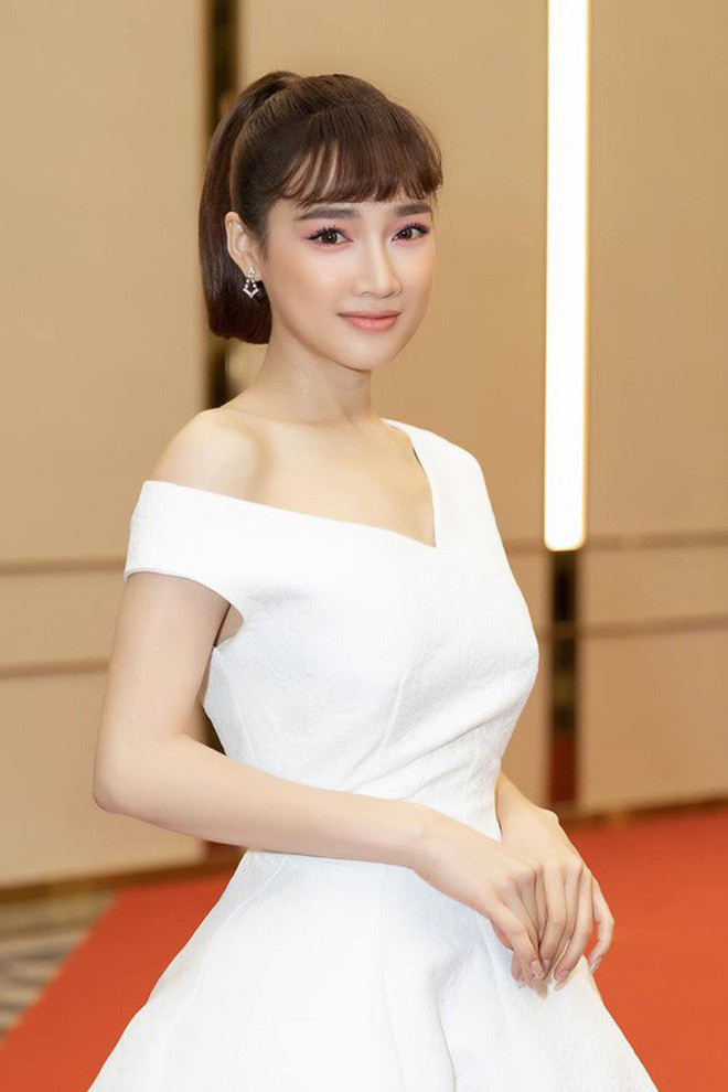Vừa bị soi không đeo nhẫn cưới, Nhã Phương lập tức có hành động chứng minh tình cảm với Trường Giang Vừa bị soi không đeo nhẫn cưới, Nhã Phương lập tức có hành động chứng minh tình cảm với Trường Giang