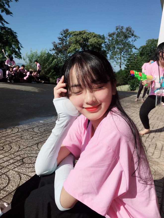 Nữ sinh Tôn Đức Thắng với vẻ ngoài trong sáng, ngọt ngào và có thể làm luỵ tim bất cứ chàng trai nào - 6 Nữ sinh Tôn Đức Thắng với vẻ ngoài trong sáng, ngọt ngào và có thể làm luỵ tim bất cứ chàng trai nào - 6