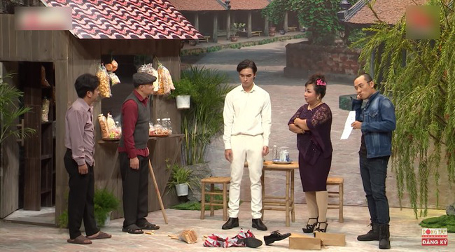 Ơn giời cậu đây rồi: Trấn Thành - Puka phấn khích khi "nhìn trộm" Trọng Hiếu thay quần - 10 Ơn giời cậu đây rồi: Trấn Thành - Puka phấn khích khi "nhìn trộm" Trọng Hiếu thay quần - 10