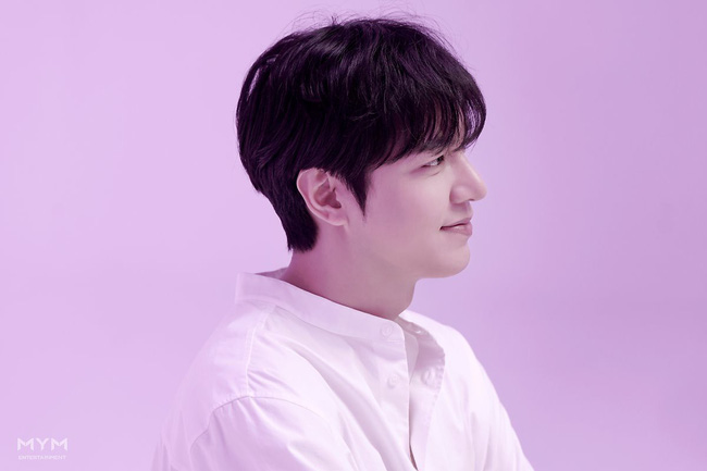 Lee Min Ho lại khiến 'tập đoàn' fan girl châu Á mê điên đảo với loạt ảnh soái ca sơ mi trắng đẹp xuất thần - 3 Lee Min Ho lại khiến 'tập đoàn' fan girl châu Á mê điên đảo với loạt ảnh soái ca sơ mi trắng đẹp xuất thần - 3