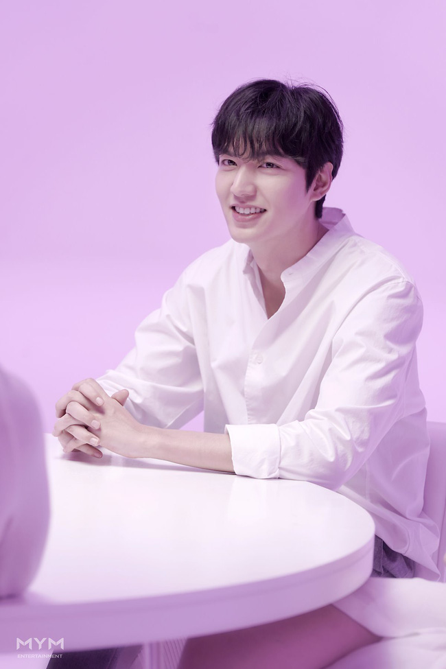 Lee Min Ho lại khiến 'tập đoàn' fan girl châu Á mê điên đảo với loạt ảnh soái ca sơ mi trắng đẹp xuất thần - 2 Lee Min Ho lại khiến 'tập đoàn' fan girl châu Á mê điên đảo với loạt ảnh soái ca sơ mi trắng đẹp xuất thần - 2