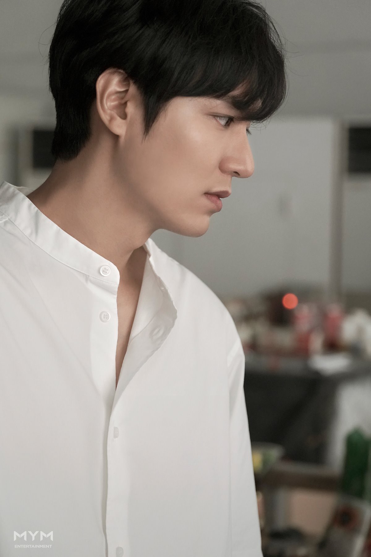 Lee Min Ho lại khiến 'tập đoàn' fan girl châu Á mê điên đảo với loạt ảnh soái ca sơ mi trắng đẹp xuất thần - 6 Lee Min Ho lại khiến 'tập đoàn' fan girl châu Á mê điên đảo với loạt ảnh soái ca sơ mi trắng đẹp xuất thần - 6